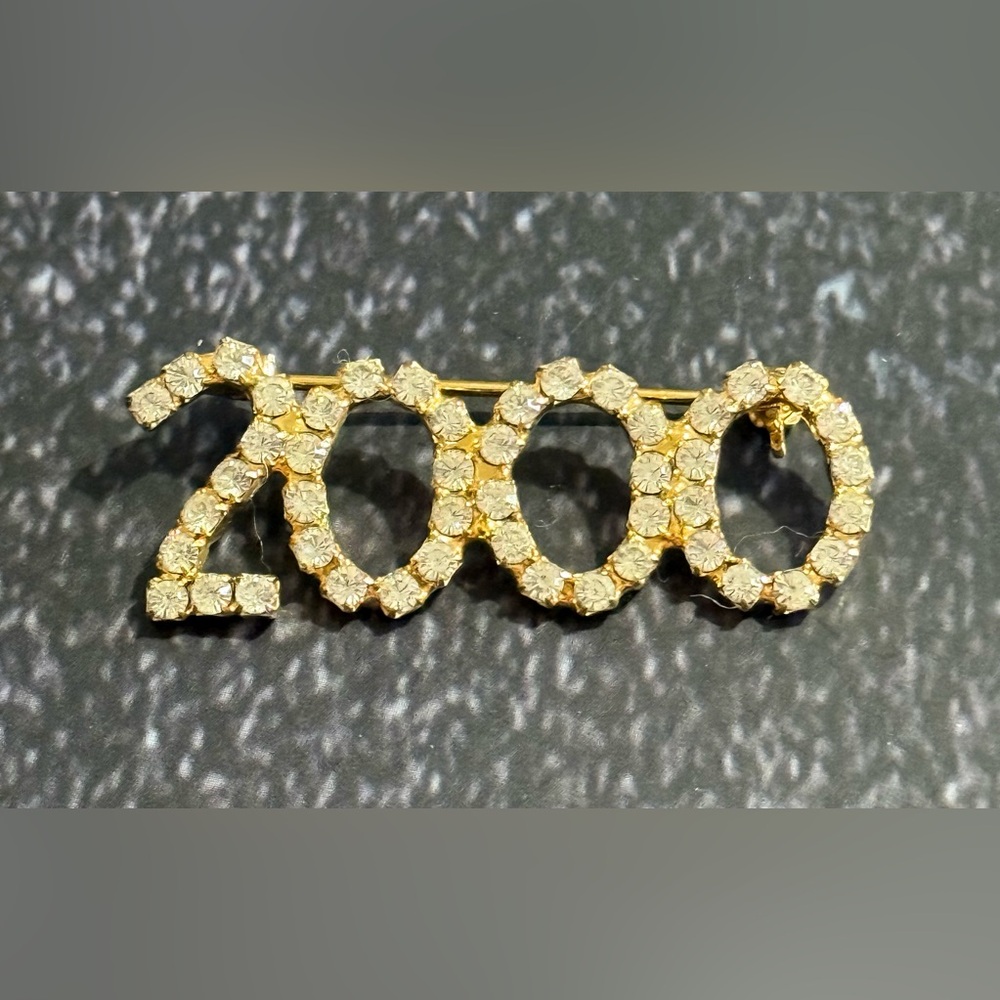 Elegant Gold "2000" Crystal Brooch